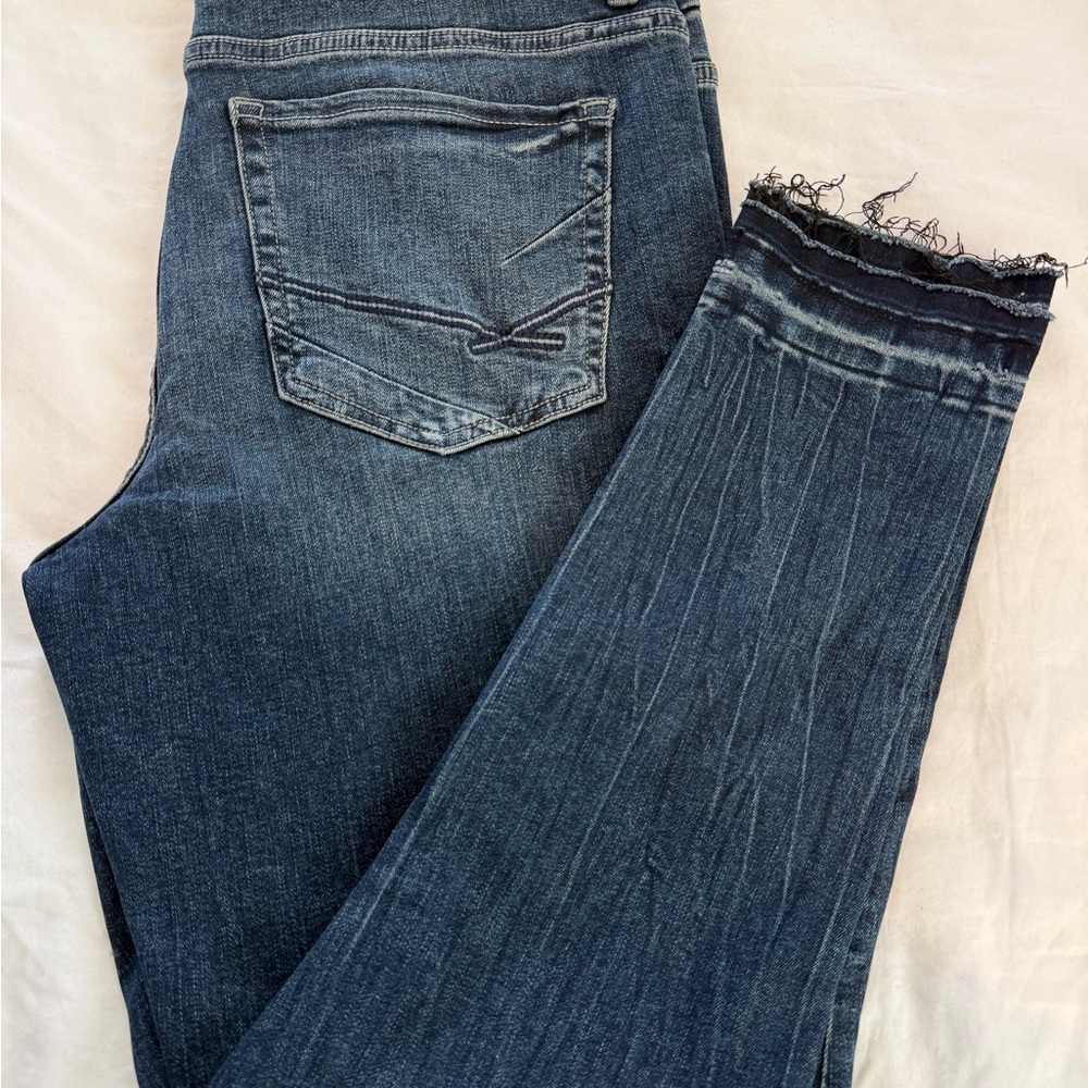 BKE Blue Ankle Cropped Jeans with Distressed Hem